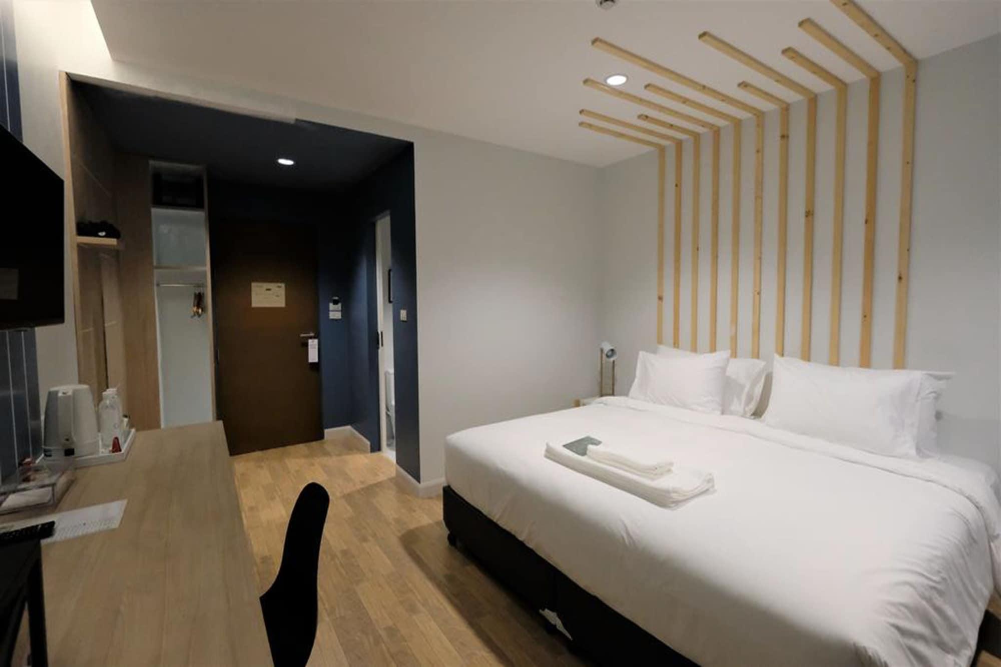 The Galla Hotel Ранонг Екстериор снимка