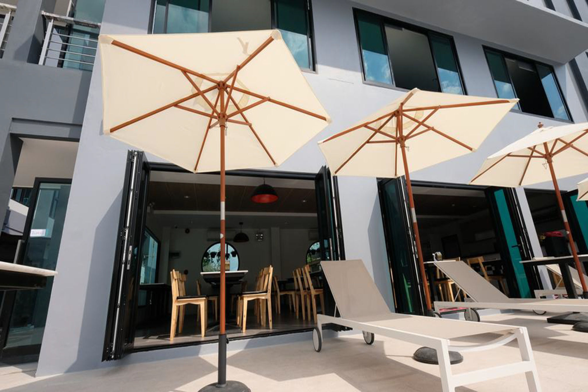 The Galla Hotel Ранонг Екстериор снимка